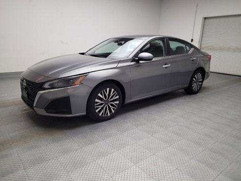 Used 2023 Nissan Altima 2.5 SV image 2