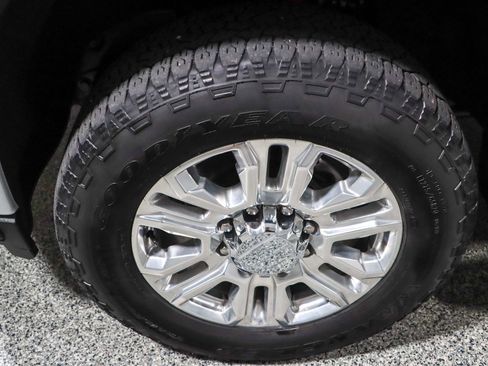 Used 2023 GMC Sierra 2500 Denali w/ Denali Ultimate Package AWD/4WD image 11