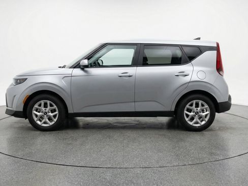 Used 2025 Kia Soul LX w/ LX Technology Package FWD image 5