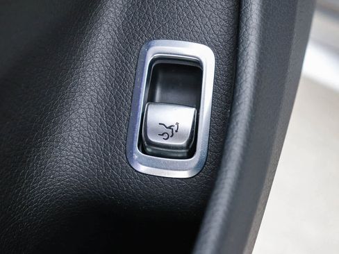 Used 2018 Mercedes-Benz S 560 Sedan image 29