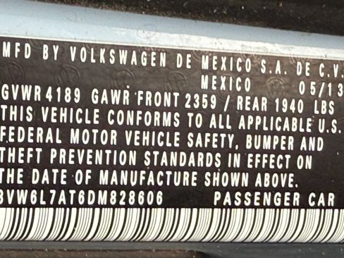 Used 2013 Volkswagen Beetle TDI FWD image 34