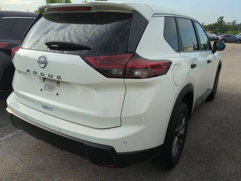 Used 2024 Nissan Rogue S FWD image 3