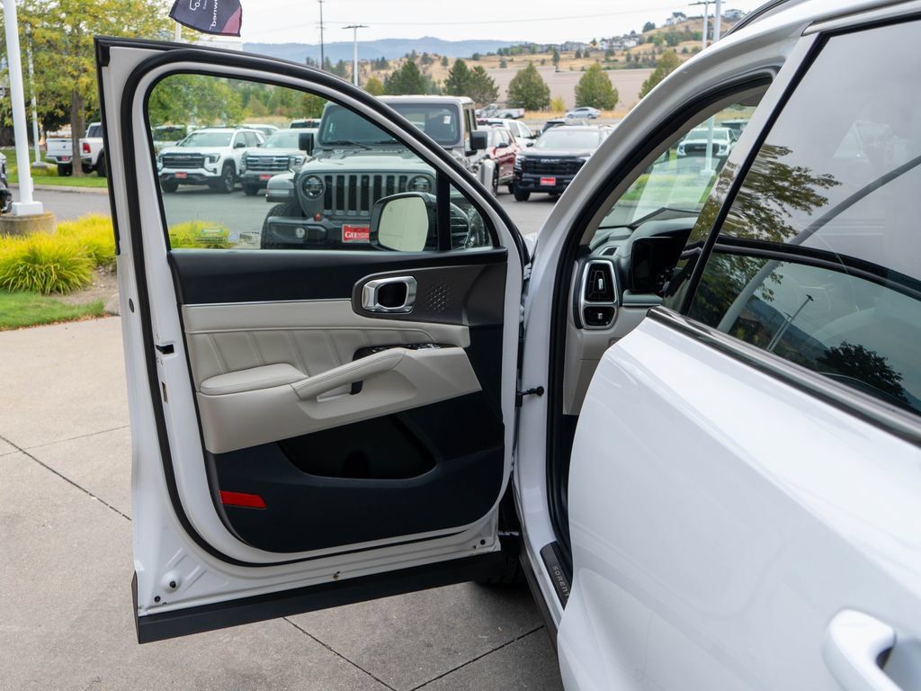 Certified 2023 Kia Sorento SX AWD/4WD image 17