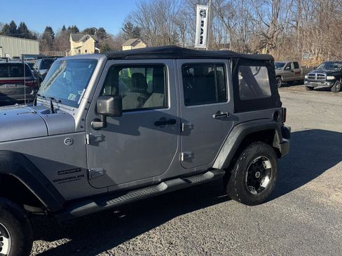 Used 2013 Jeep Wrangler Unlimited Sport image 4