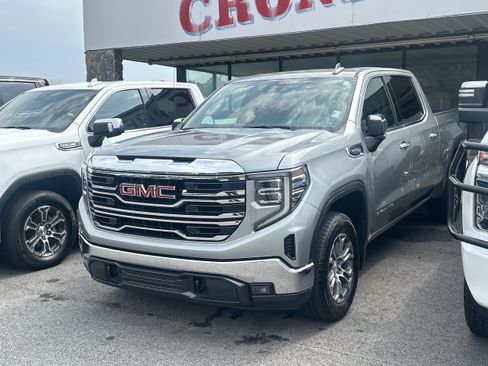 Used 2025 GMC Sierra 1500 SLT RWD image 3