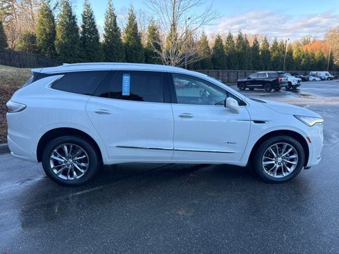 Used 2022 Buick Enclave Avenir image 9