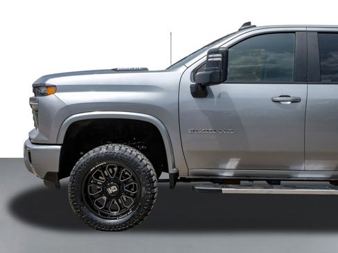 Used 2025 Chevrolet Silverado 2500 LT w/ Convenience Package image 11