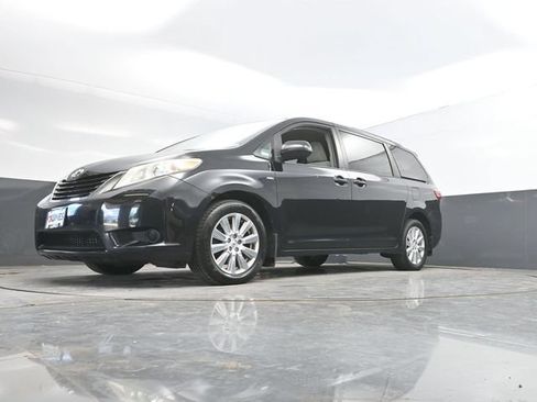 Used 2017 Toyota Sienna LE AWD/4WD image 44