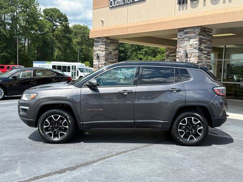 Used 2021 Jeep Compass Trailhawk w/ Sun and Sound Group AWD/4WD image 2