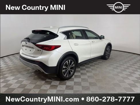 Used 2018 INFINITI QX30 Premium w/ Navigation Package image 7