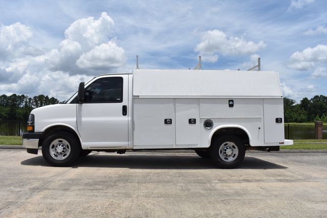 Used 2017 Chevrolet Express 3500 RWD image 3