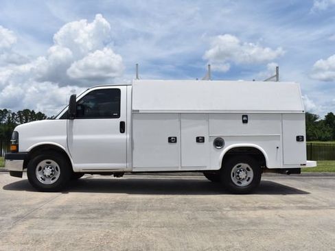 Used 2017 Chevrolet Express 3500 RWD image 3
