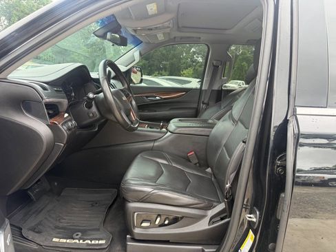 Used 2017 Cadillac Escalade Premium Luxury AWD/4WD image 9