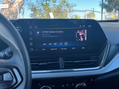 Used 2025 Chevrolet Trax LT image 20