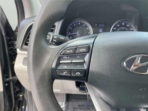 Used 2020 Hyundai Elantra SE FWD image 22