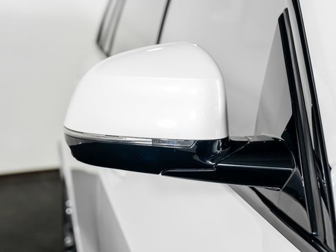 Used 2025 BMW X7 xDrive40i w/ M Sport Package image 23