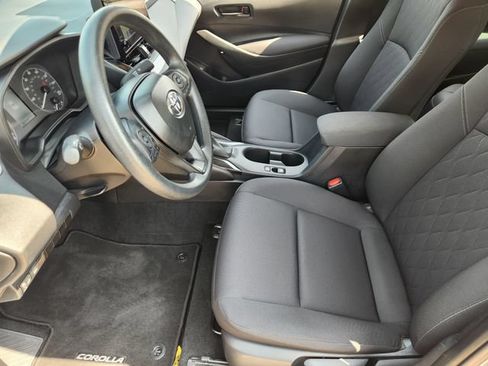 Used 2025 Toyota Corolla LE FWD image 9