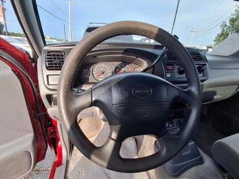 Used 2000 Nissan Frontier XE RWD image 14