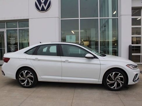 New 2026 Volkswagen Jetta SEL image 3