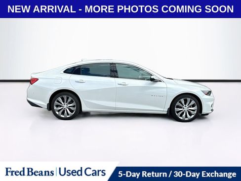Used 2017 Chevrolet Malibu Premier w/ Premier Sun and Wheel Package FWD image 9