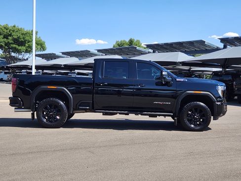 Used 2025 GMC Sierra 2500 AT4 w/ AT4 Premium Plus Package image 2