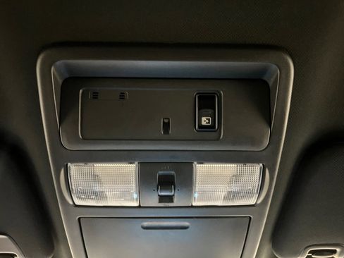 Used 2018 Nissan Titan SV image 36