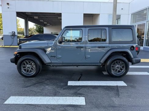 Used 2024 Jeep Wrangler Sport S image 5
