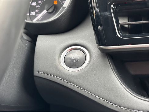 Used 2024 Toyota Highlander XLE image 28