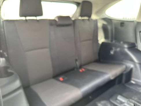 Used 2021 Toyota Highlander LE image 25