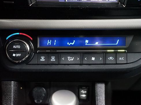 Used 2016 Toyota Corolla S image 19