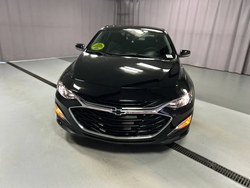 Used 2025 Chevrolet Malibu RS FWD image 2