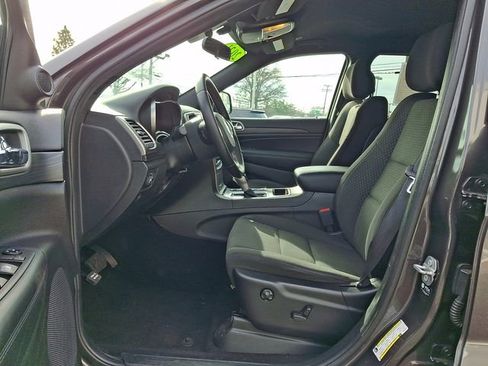 Used 2021 Jeep Grand Cherokee Laredo image 13