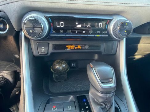 Used 2019 Toyota RAV4 XLE Premium FWD image 21