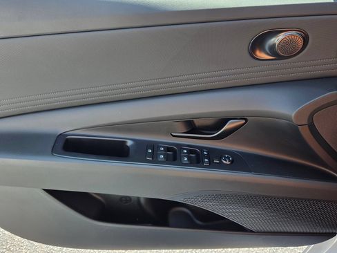 Certified 2025 Hyundai Elantra Sport FWD image 26