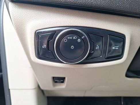 Used 2018 Lincoln MKC Premiere image 19