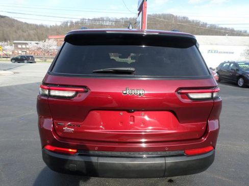 Used 2023 Jeep Grand Cherokee L Laredo image 5