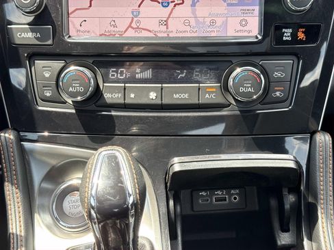 Used 2022 Nissan Maxima SR w/ Sport Mat Group FWD image 12
