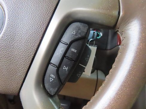 Used 2014 Chevrolet Suburban LT RWD image 30
