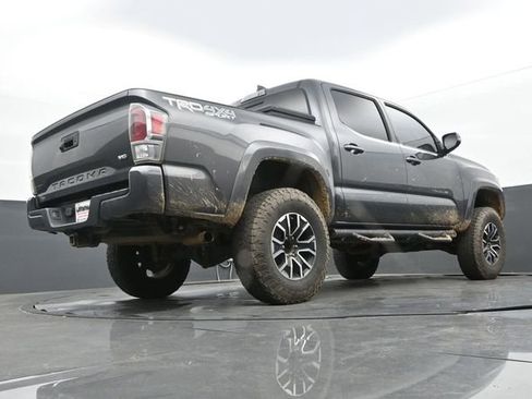 Used 2020 Toyota Tacoma TRD Sport AWD/4WD image 11