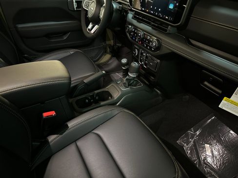 New 2025 Jeep Wrangler Unlimited Sahara image 15