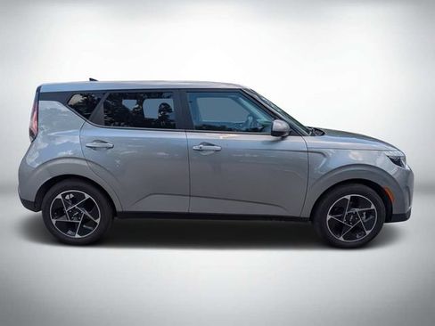 Used 2024 Kia Soul EX w/ Option Group 015 FWD image 2