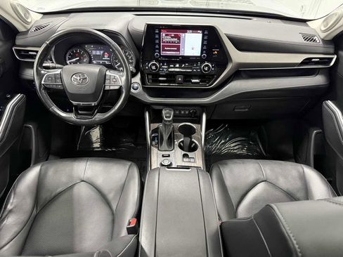 Used 2021 Toyota Highlander Limited image 12