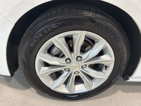 Used 2024 Chevrolet Malibu LT FWD image 11