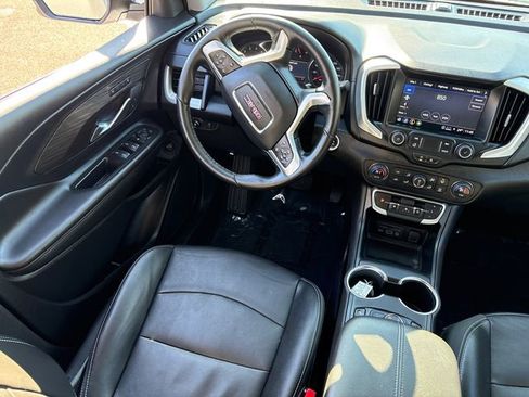 Used 2024 GMC Terrain SLT image 20