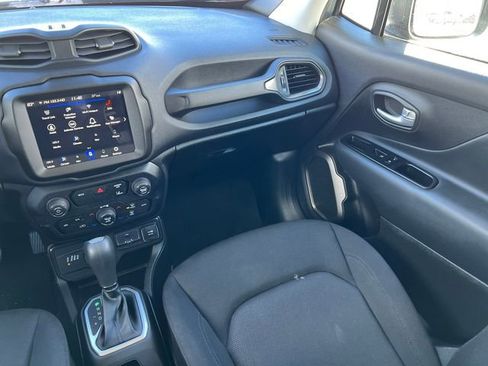 Used 2023 Jeep Renegade Latitude image 31