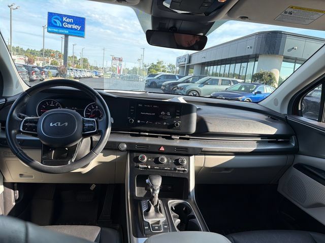 Used 2023 Kia Carnival LX FWD image 13