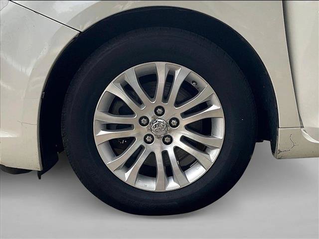 Used 2017 Toyota Sienna XLE FWD image 10