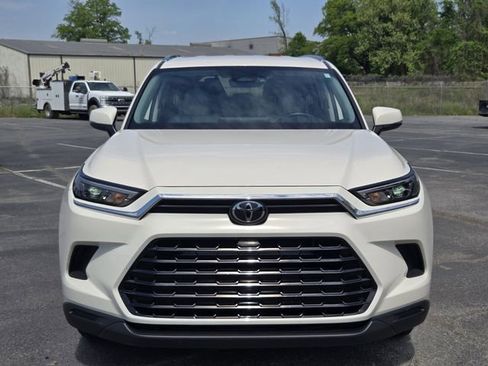 Used 2024 Toyota Grand Highlander XLE FWD image 8