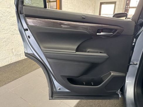Used 2023 Toyota Highlander Platinum image 44