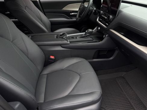Used 2026 Toyota Grand Highlander AWD image 27